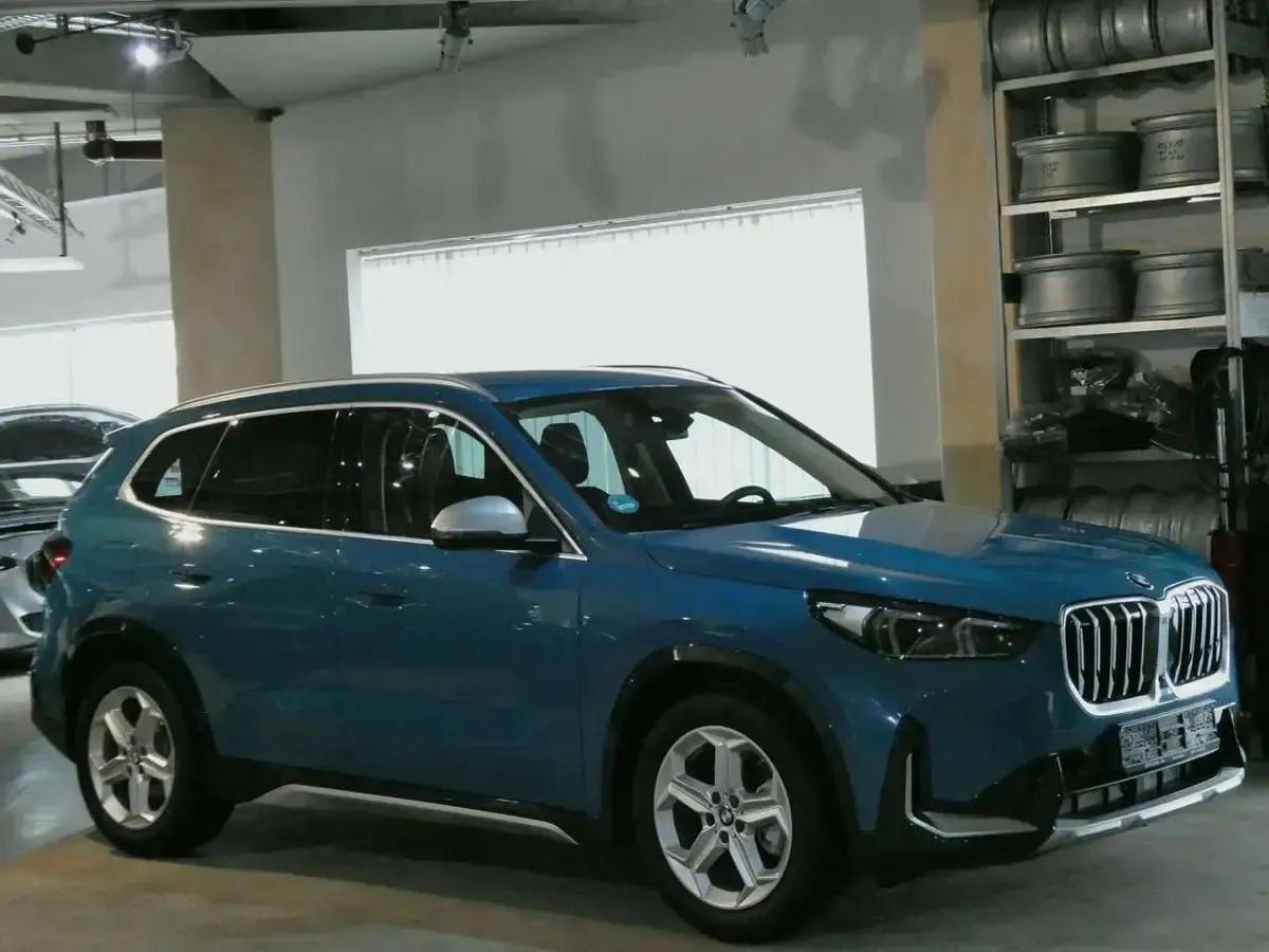 Gebraucht BMW X1 xLine 163 PS (119 kW) 2024 Individual blue bay lagoon SUV