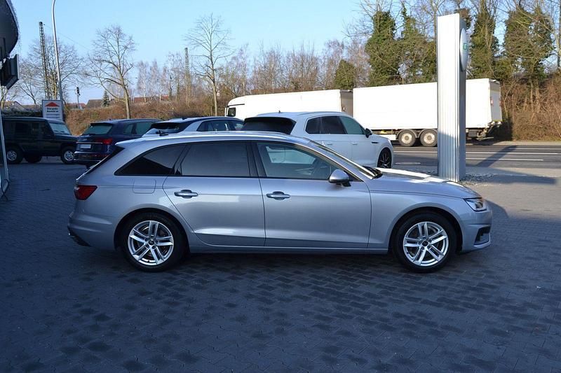 Second-hand Audi A4 Sport 163 CP (119 kW) 2023 Argintiu Break