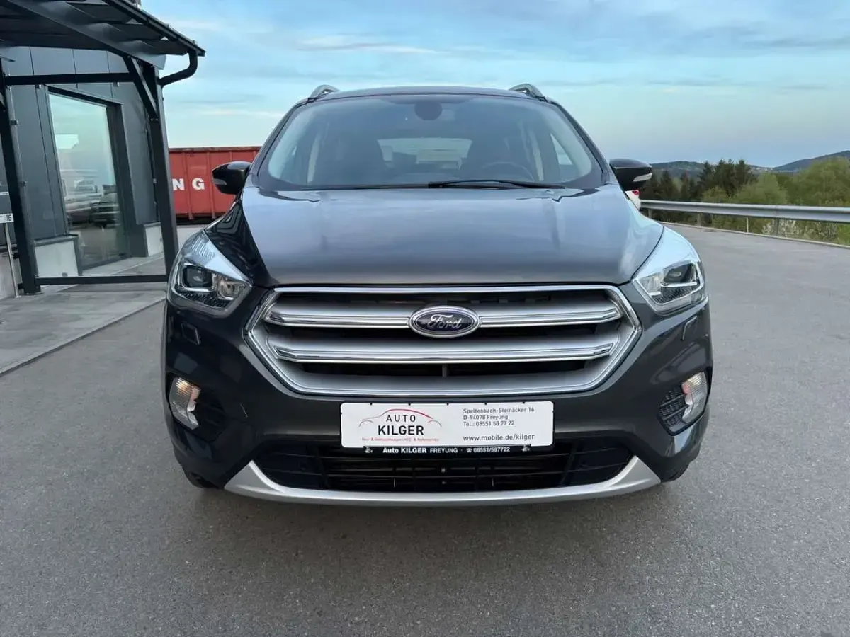Usado Ford Kuga Titanium 179 HP (131 kW) 2018 Cinzento SUV