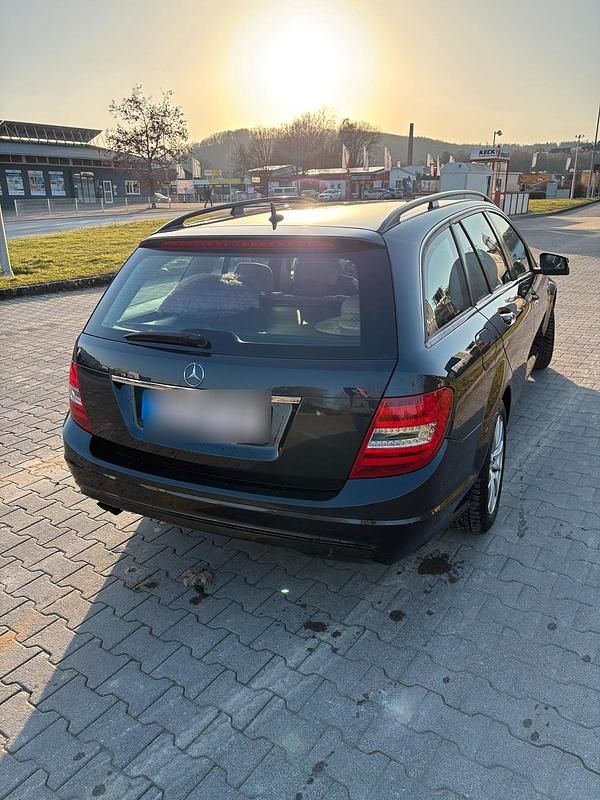 Gebraucht Mercedes 200 136 PS (100 kW) 2012 Schwarz Kombi