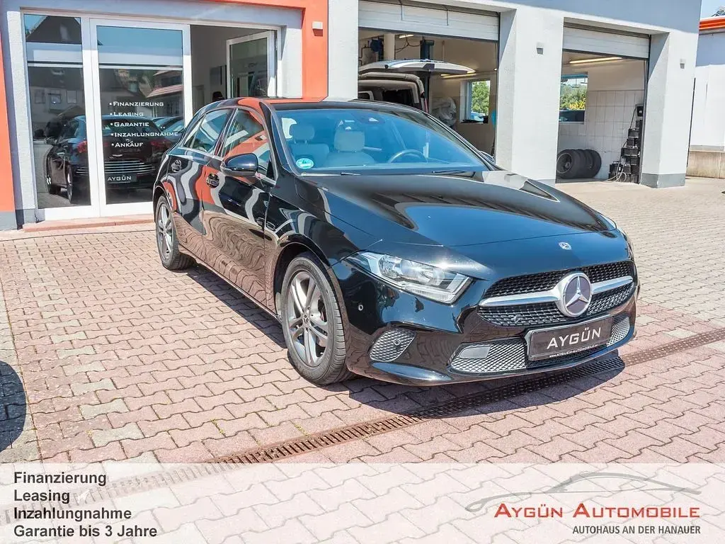 Gebraucht Mercedes A160 109 PS (80 kW) 2018 Schwarz Kleinwagen