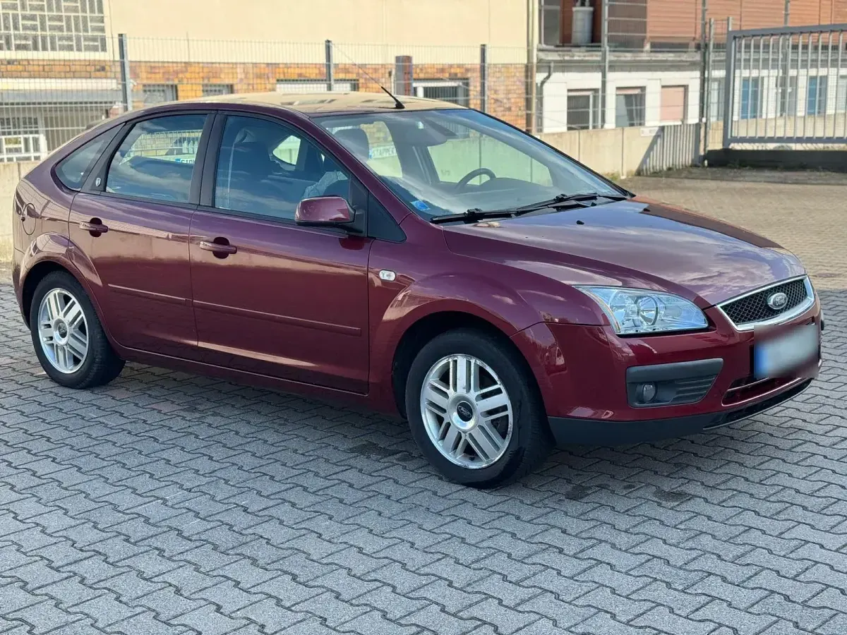 Gebraucht Ford Focus Ghia 101 PS (74 kW) 2006 Rot Kleinwagen