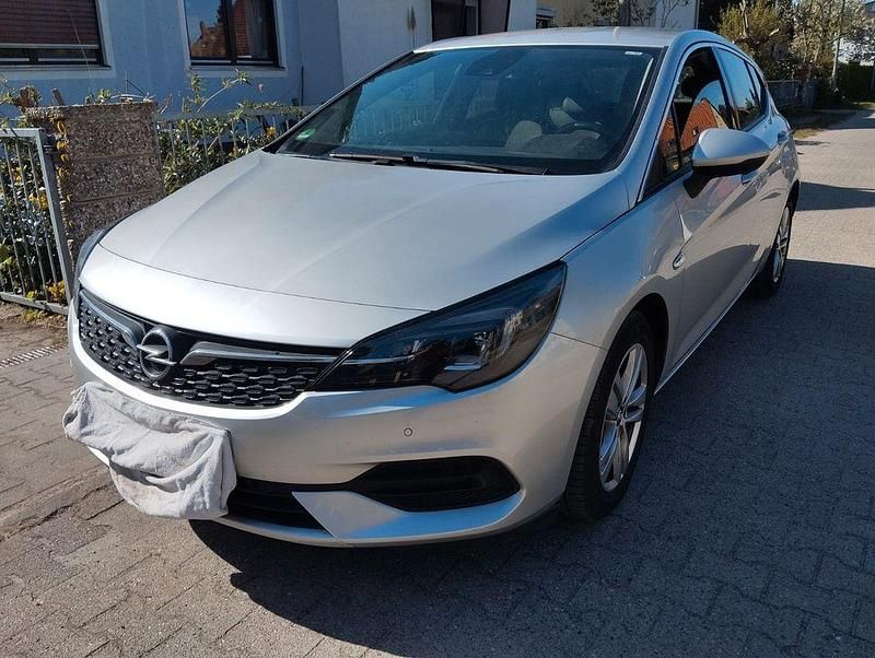 Second-hand Opel Astra 105 CP (77 kW) 2020 Argintiu Berlinǎ