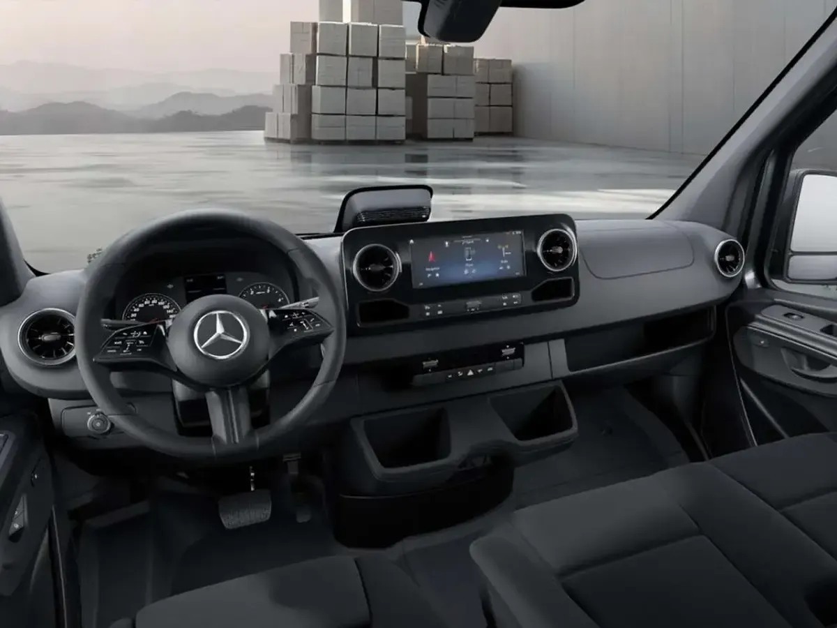 Gebraucht Mercedes Sprinter 170 PS (125 kW) 2025 Grau / tenoritgrau Van
