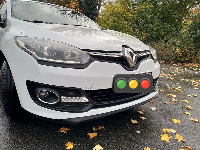 Weiß Gebraucht 2014 Renault Mégane LIMITED Limousine | 6.100 € - Bild 1/4