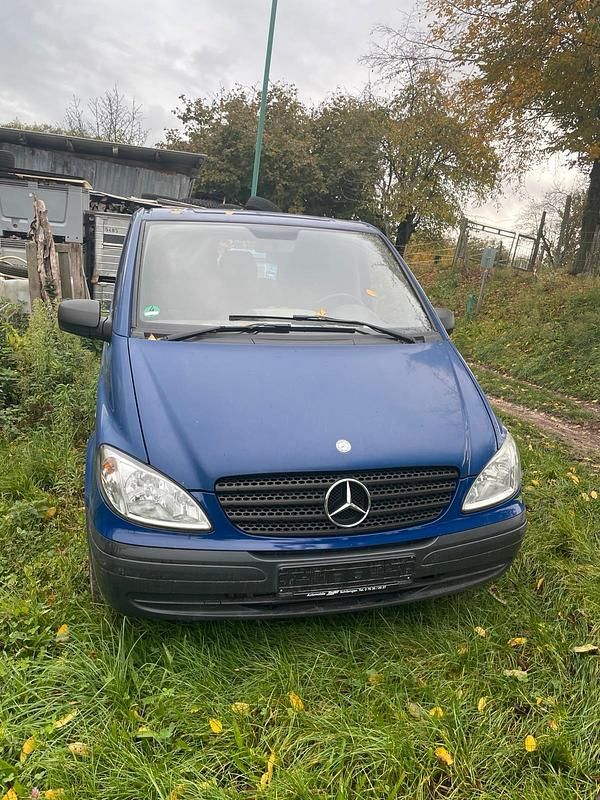 Blau Gebraucht 2010 Mercedes Vito | 7.300 € - Bild 1/4