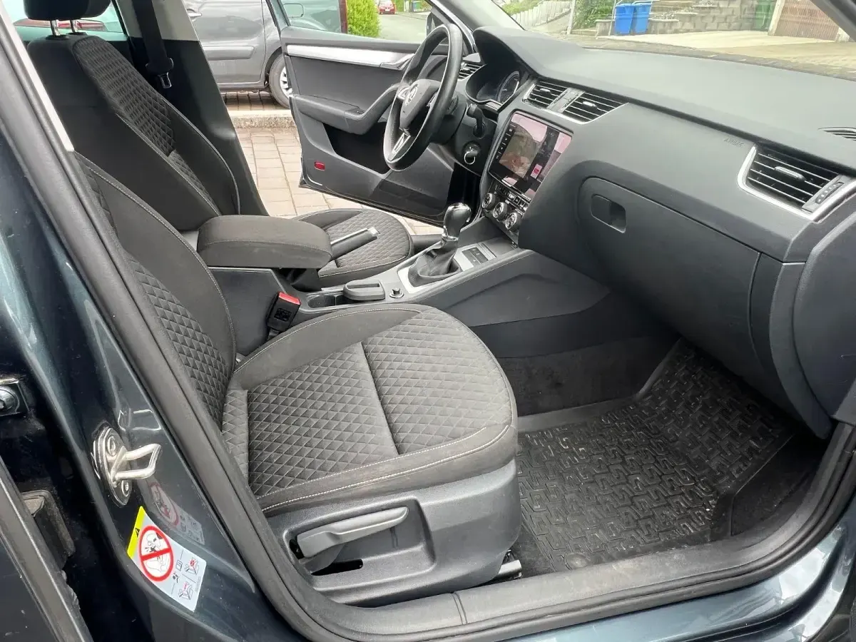Używany Skoda Octavia Drive 180 KM (132 kW) 2017 Szary Kombi