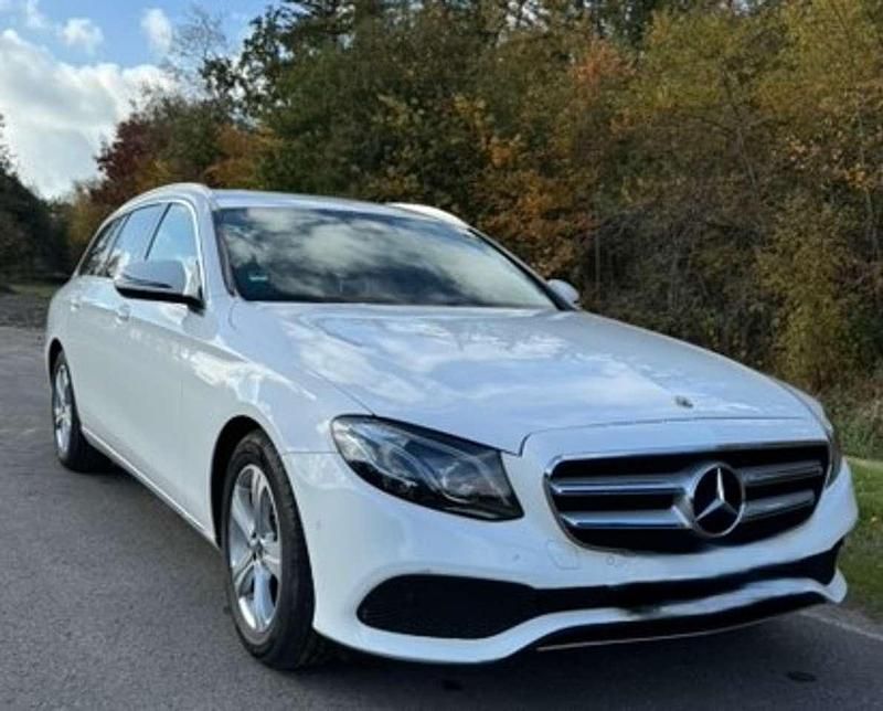 Weiß Gebraucht 2017 Mercedes E220 Avantgarde Kombi | 21.500 € (Superpreis) - Bild 1/4