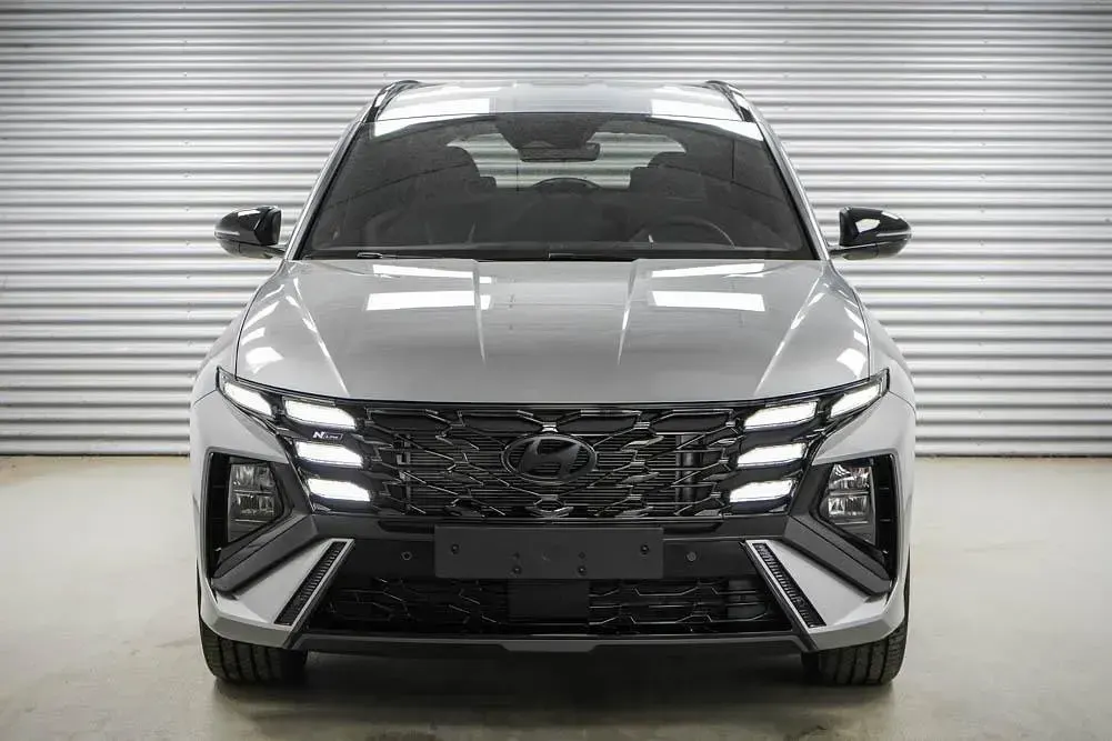 Neu Hyundai Tucson N Line 150 PS (110 kW) 2026 Shimmering silver metallic () SUV