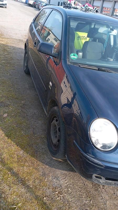 Gebraucht VW Polo 64 PS (47 kW) 2004 Blau Kleinwagen
