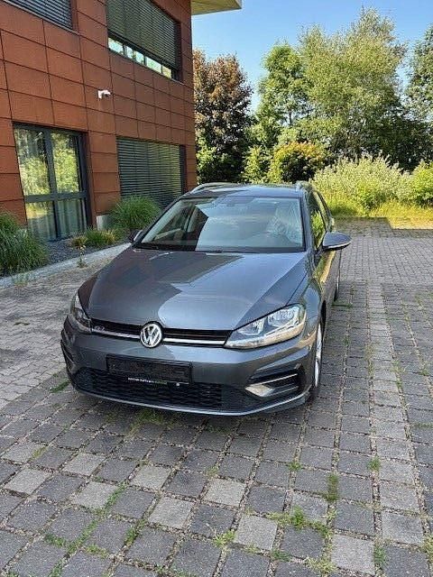 Grau Gebraucht 2019 VW Golf VII Comfortline Kombi | 14.900 € (Guter Preis) - Bild 1/4