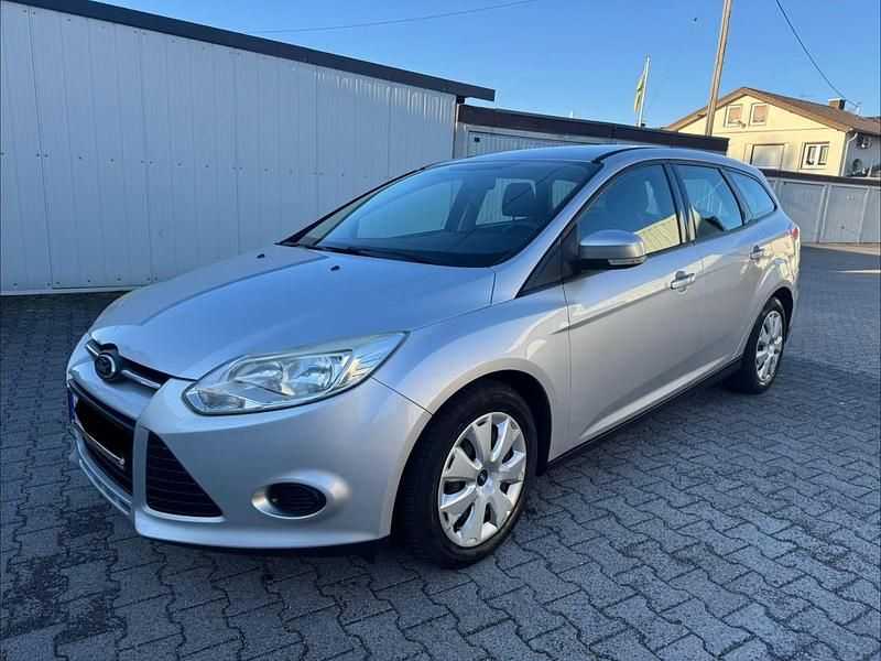 Gebraucht Ford Focus Trend 116 PS (85 kW) 2013 Silber Kombi