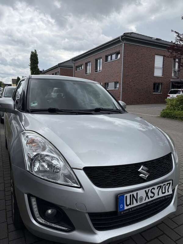 Silber Gebraucht 2014 Suzuki Swift Comfort Limousine | 5.600 € (Guter Preis) - Bild 1/4