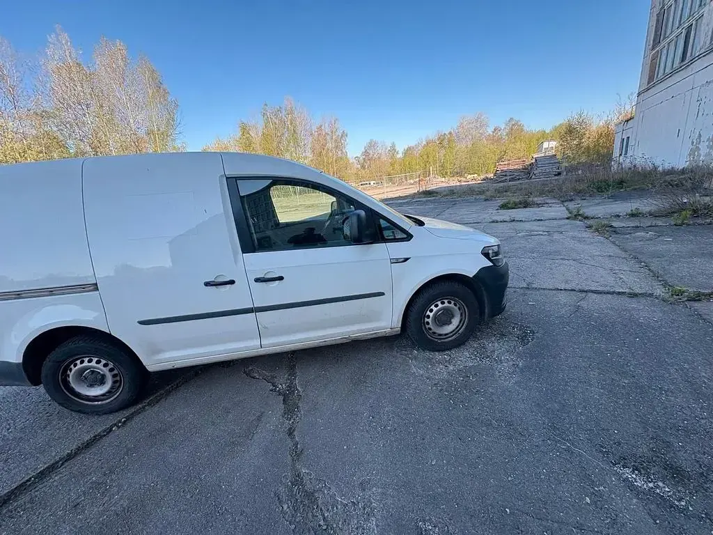 Usado VW Caddy 84 HP (61 kW) 2016 Branco Monovolume