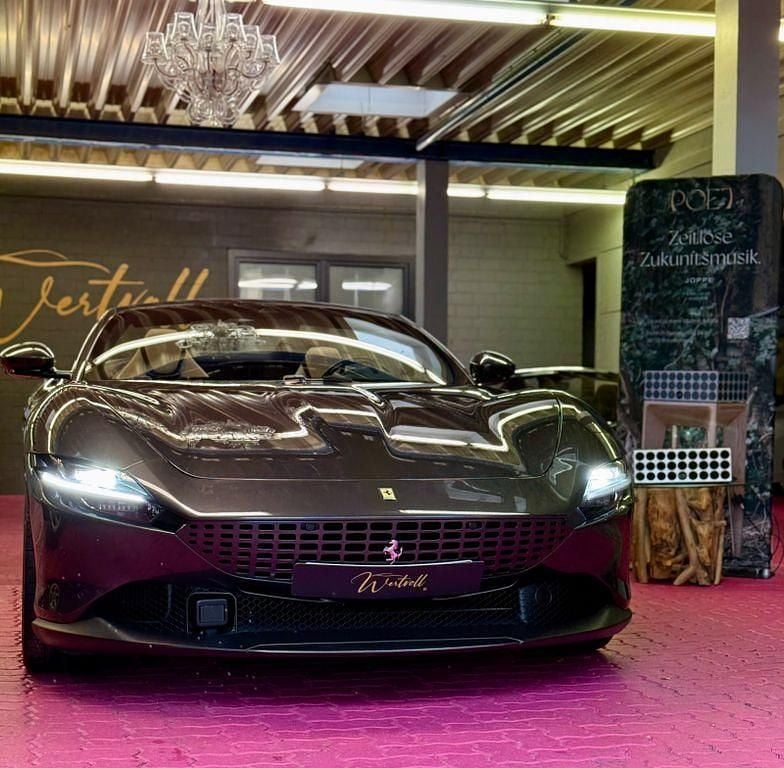 Grau Neu 2025 Ferrari Roma Coupé | 299.900 € - Bild 1/4