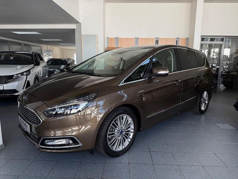 Braun Gebraucht 2019 Ford S-MAX Vignale Van / Kleinbus | 27.950 € (Teuer) - Bild 1/4