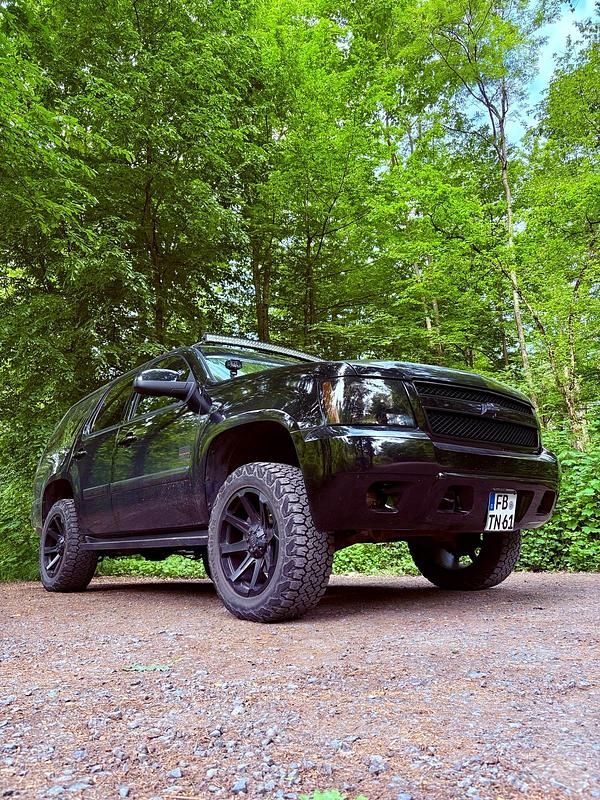 Schwarz Gebraucht 2008 Chevrolet Tahoe SUV | 19.300 € - Bild 1/4