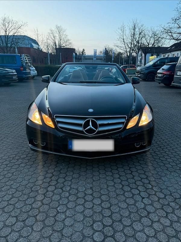 Gebraucht Mercedes E220 170 PS (125 kW) 2011 Schwarz Cabrio