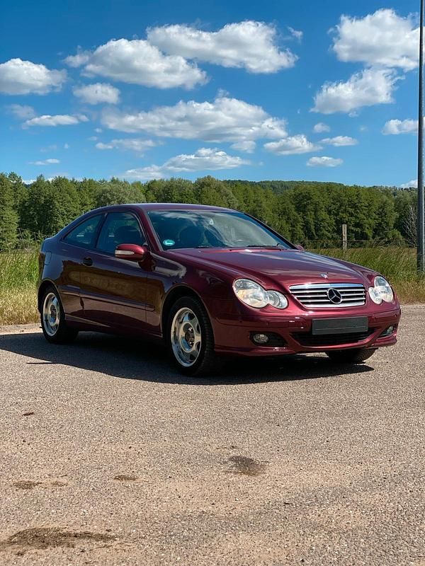 Rot Gebraucht 2004 Mercedes C220 Coupé | 3.099 € (Fairer Preis) - Bild 1/4