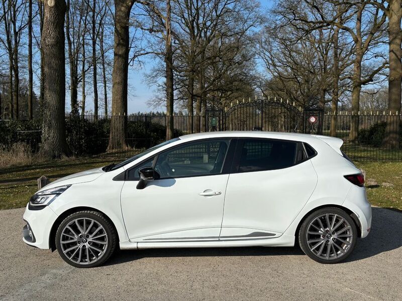 Gebraucht Renault Clio IV R.S. 200 PS (147 kW) 2017 Weiß Kleinwagen