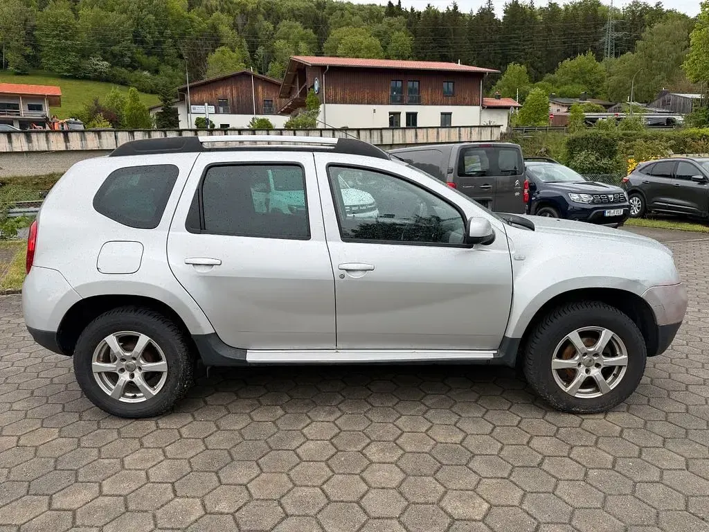 Gebraucht Dacia Duster Lauréate 105 PS (77 kW) 2010 Grau SUV