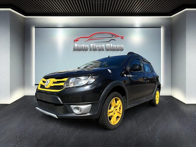 Gebraucht Dacia Sandero Stepway 90 PS (66 kW) 2014 Schwarz Kleinwagen