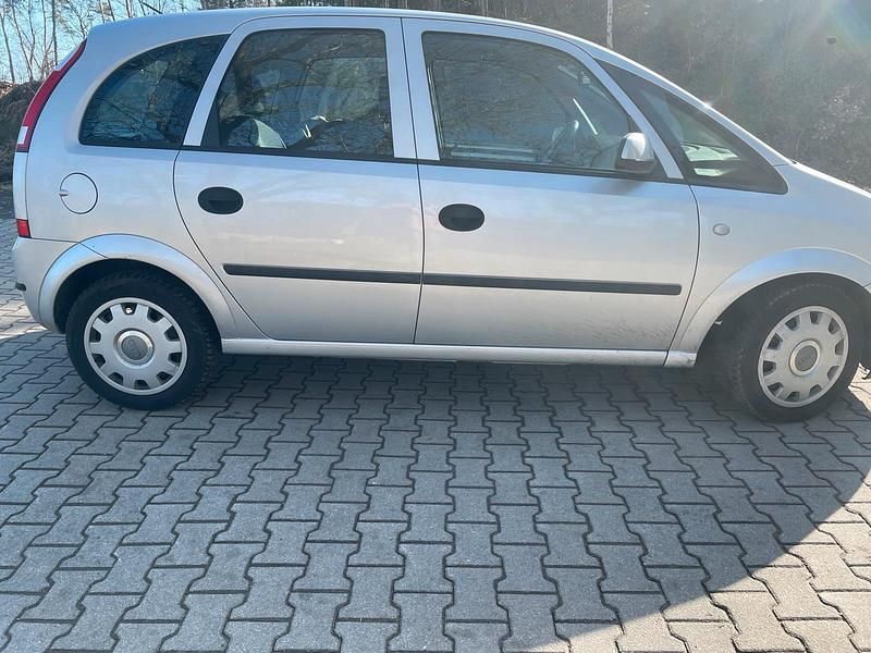 Gebraucht Opel Meriva 101 PS (74 kW) 2004 Silber Van / Kleinbus