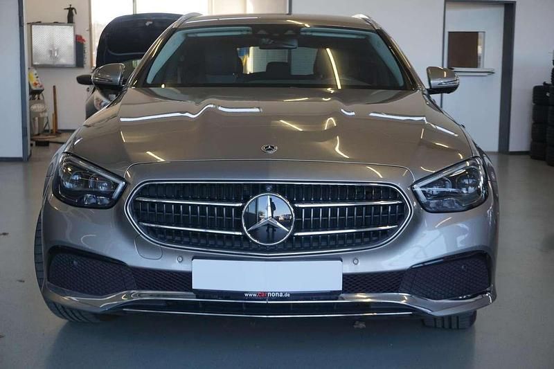 Gebraucht Mercedes E200 160 PS (117 kW) 2023 Silber Kombi