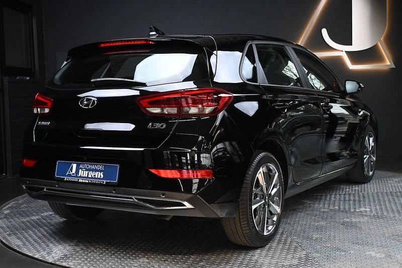 Gebraucht Hyundai i30 160 PS (117 kW) 2023 Schwarz Limousine