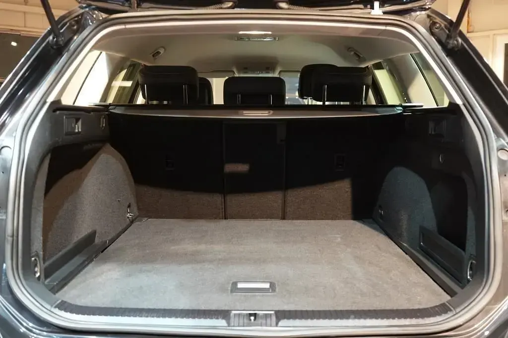 Gebraucht VW Passat Elegance 190 PS (139 kW) 2019 Grau Kombi