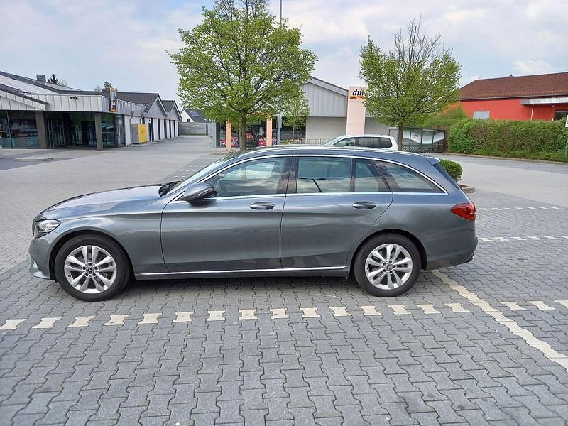 Grau Gebraucht 2019 Mercedes C180 Kombi | 22.600 € (Superpreis) - Bild 1/4
