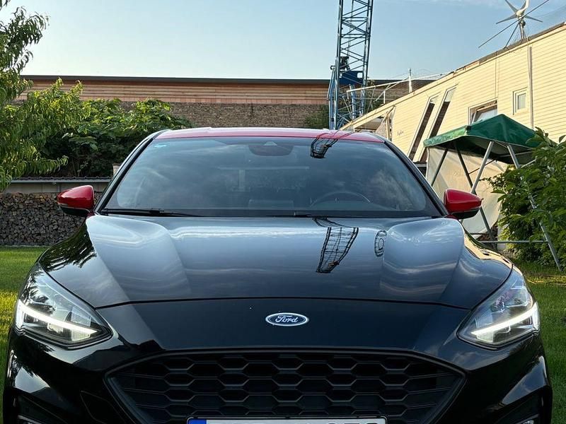 Schwarz Gebraucht 2018 Ford Focus ST-Line Limousine | 14.400 € (Etwas zu teuer) - Bild 1/4