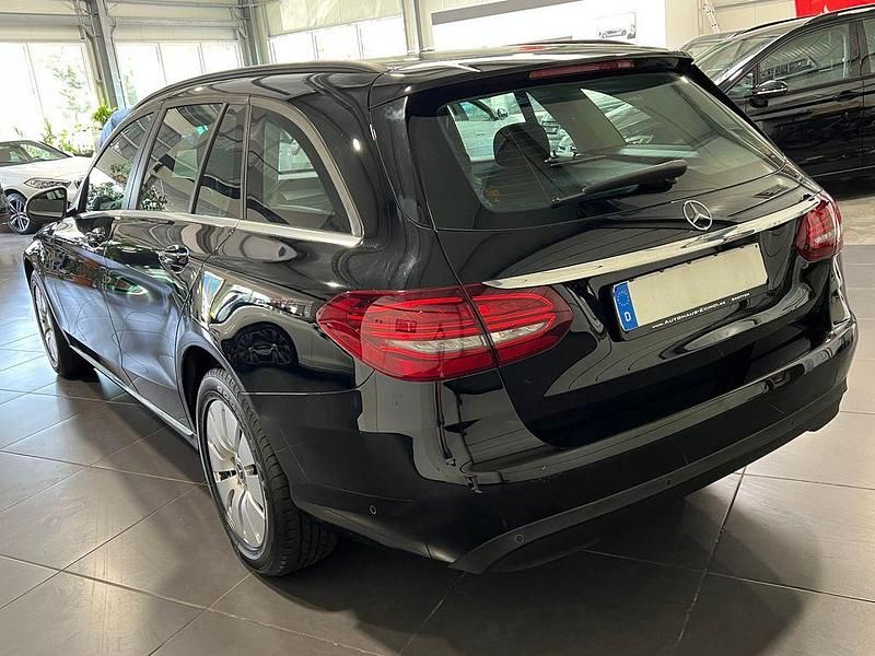 Gebraucht Mercedes C200 160 PS (117 kW) 2020 Schwarz Kombi