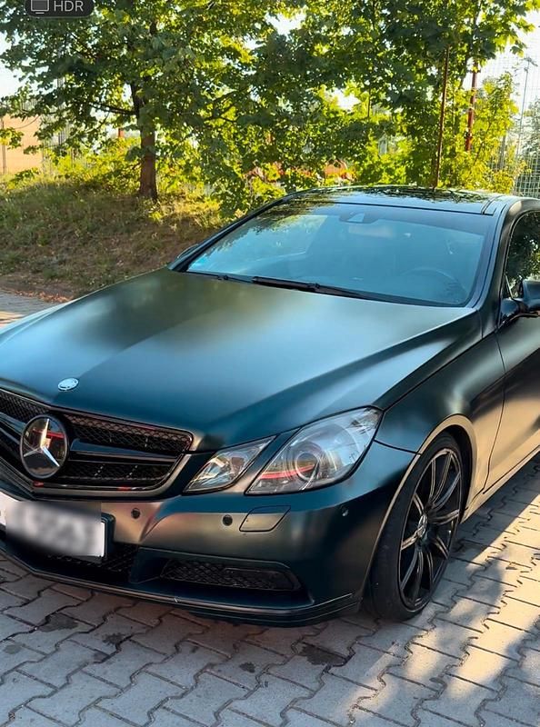 Grün Gebraucht 2009 Mercedes E500 Edition Coupé | 15.000 € (Fairer Preis) - Bild 1/4