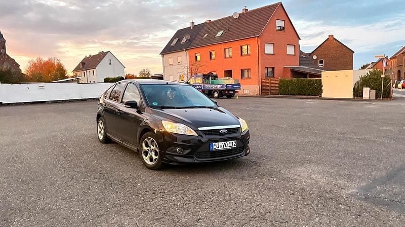 Schwarz Gebraucht 2009 Ford Focus Limousine | 2.650 € (Fairer Preis) - Bild 1/4