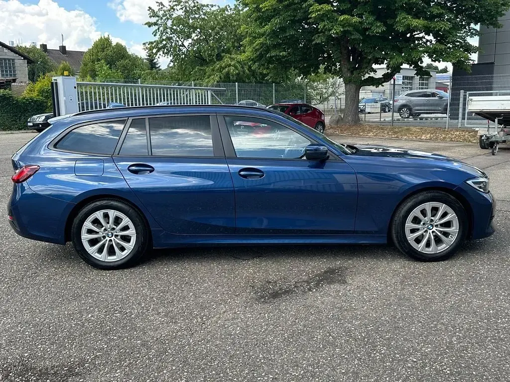 Gebraucht BMW 318 150 PS (110 kW) 2022 Phytonicblau Kombi