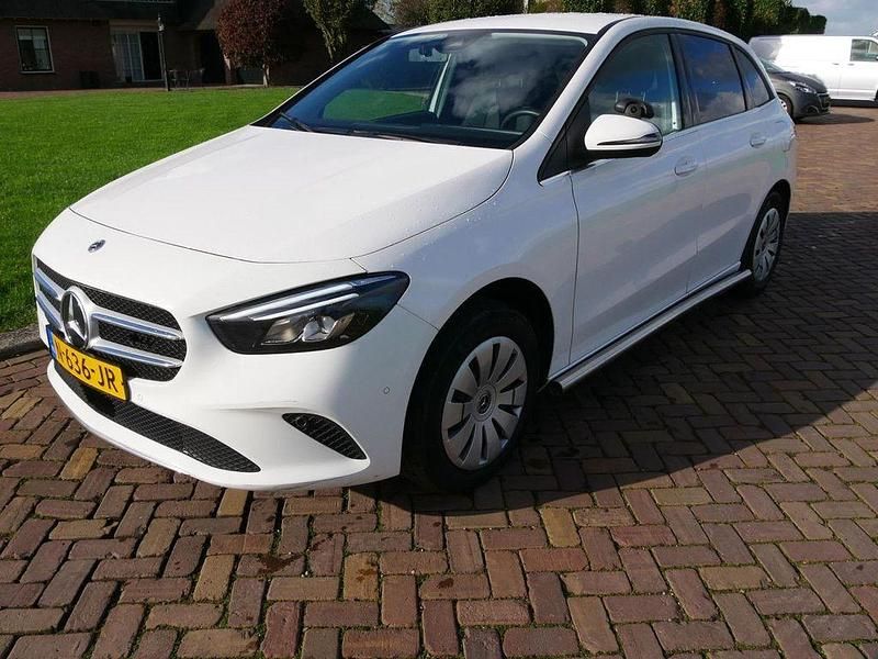 Gebraucht Mercedes B200 150 PS (110 kW) 2021 Weiß Van / Kleinbus