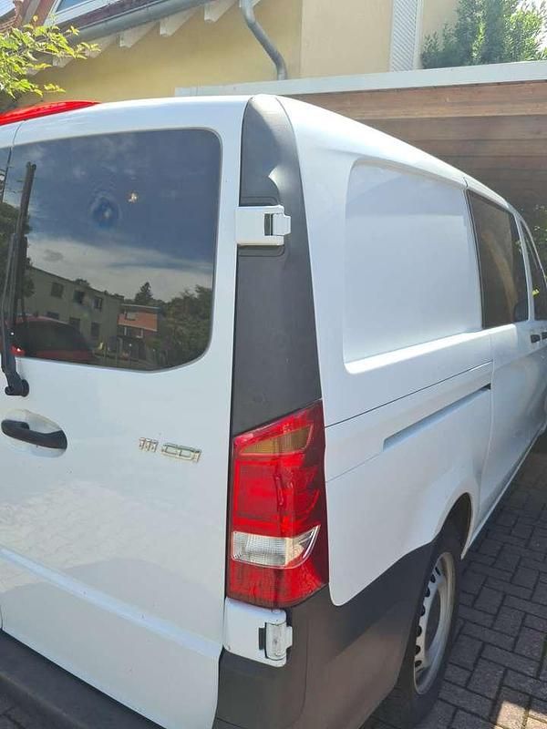 Weiß Gebraucht 2017 Mercedes Vito Van | 10.500 € (Fairer Preis) - Bild 1/4