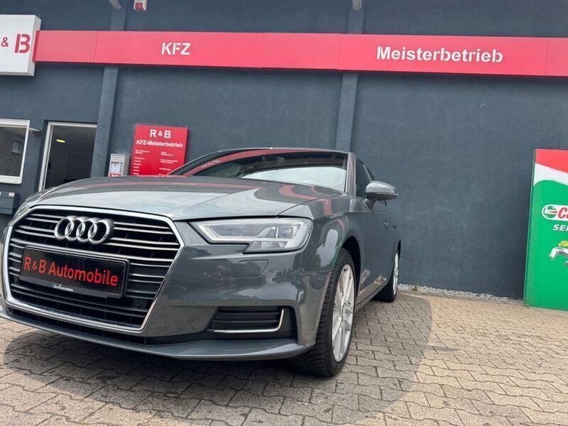 Grau Gebraucht 2018 Audi A3 Sportback Design Limousine | 16.999 € (Fairer Preis) - Bild 1/4