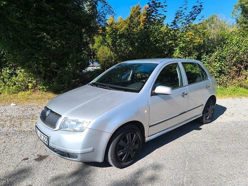 Silber Gebraucht 2003 Skoda Fabia Limousine | 1.250 € (Fairer Preis) - Bild 1/4
