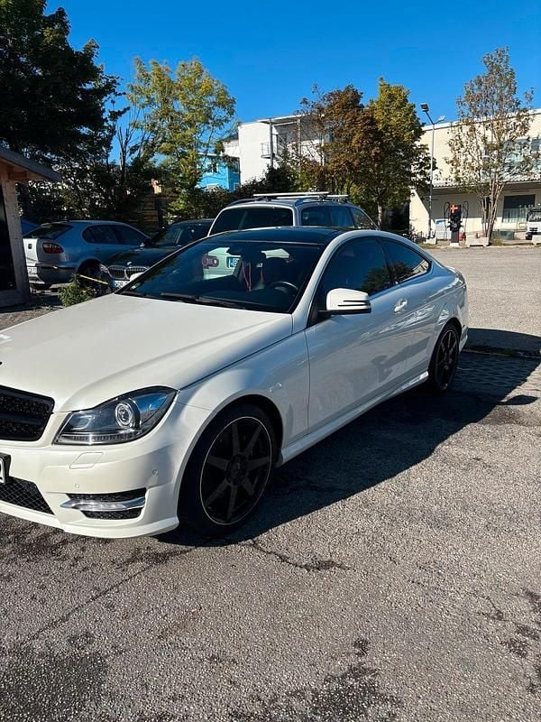 Weiß Gebraucht 2022 Mercedes C350 Coupé | 20.400 € - Bild 1/3