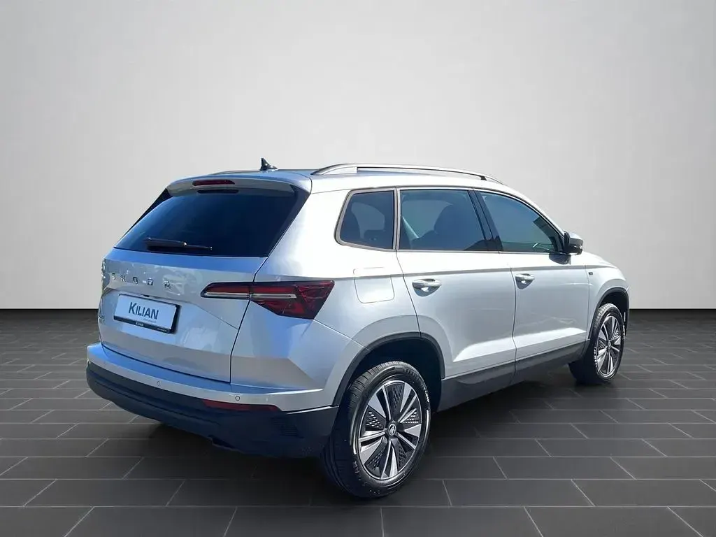 Gebraucht Skoda Karoq Tour 150 PS (110 kW) 2025 Brillantsilber metallic (metallic) SUV