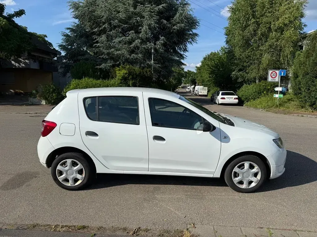 Gebraucht Dacia Sandero Ambiance 75 PS (55 kW) 2014 Weiß Limousine