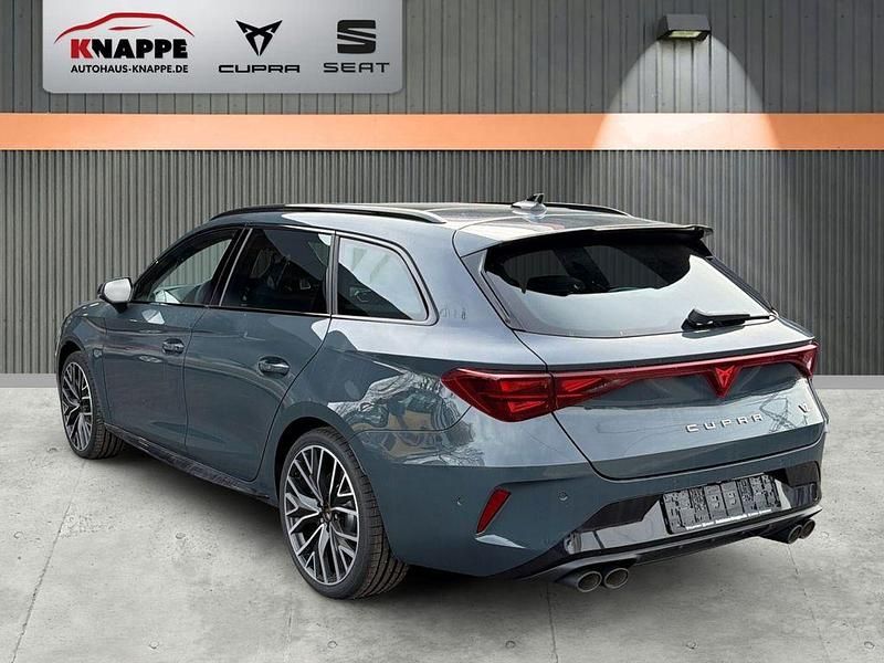 Neu Cupra Leon VZ 333 PS (244 kW) 2025 Blau Limousine