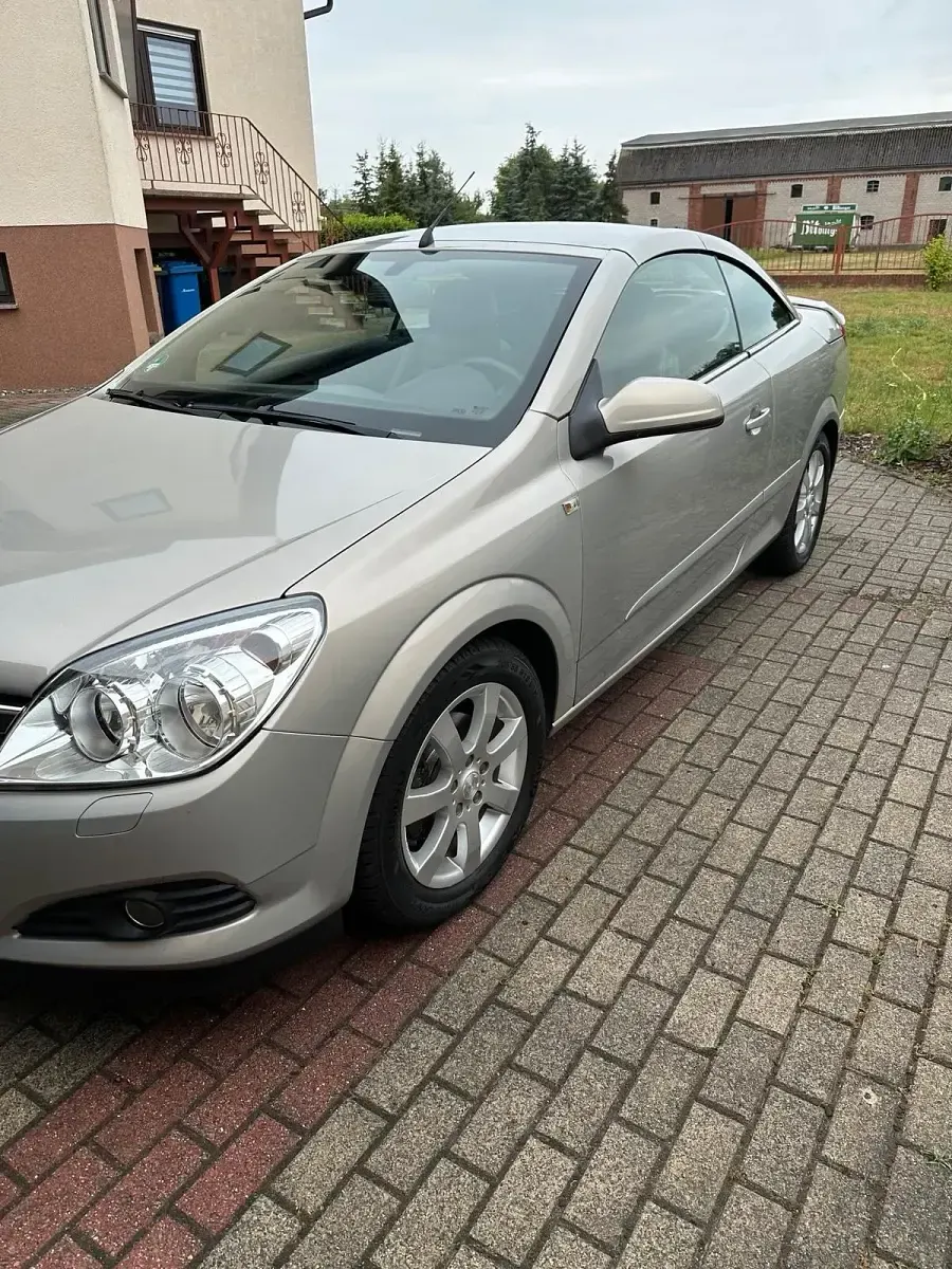 Gebraucht Opel Astra 115 PS (84 kW) 2010 Grau Cabrio