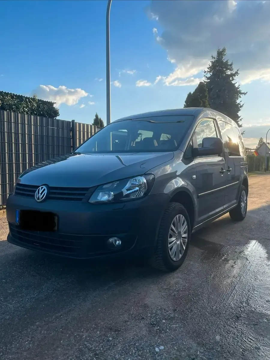 Usado VW Caddy 102 HP (75 kW) 2015 Cinzento Monovolume