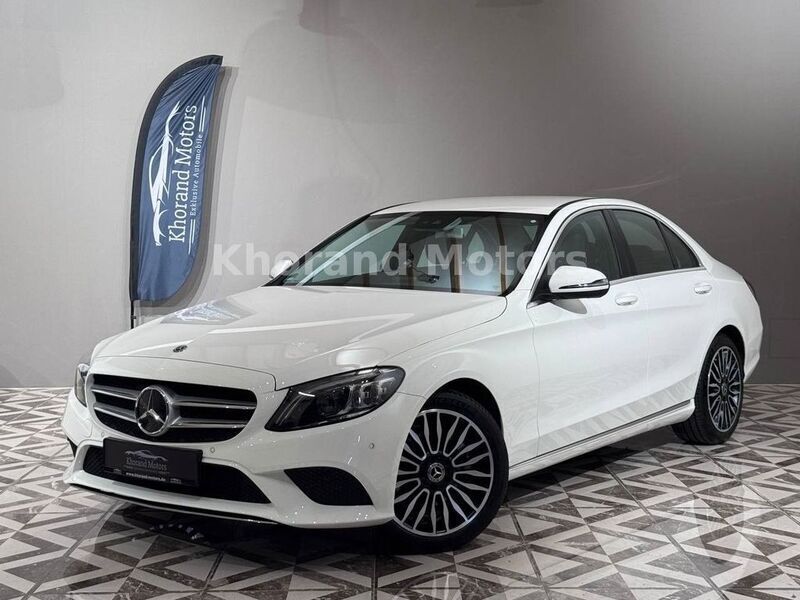 Polarweiss unilack Gebraucht 2020 Mercedes C220 Avantgarde Limousine | 33.980 € (Etwas zu teuer) - Bild 1/4