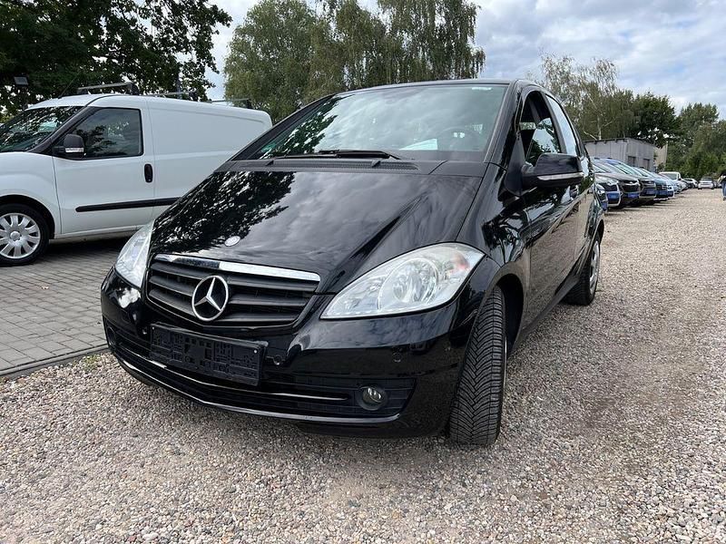 Nachtschwarz Gebraucht 2010 Mercedes A160 Limousine | 7.900 € (Fairer Preis) - Bild 1/4