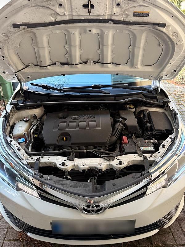 Gebraucht Toyota Corolla 132 PS (97 kW) 2018 Weiß Limousine