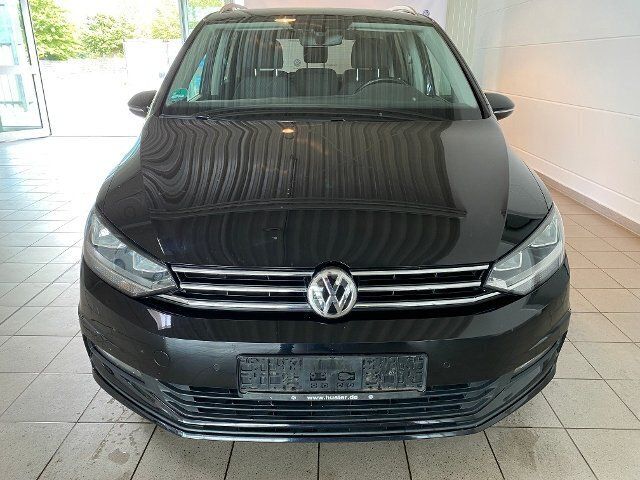 Gebraucht VW Touran Allstar 150 PS (110 kW) 2017 Schwarz metallic Van / Kleinbus